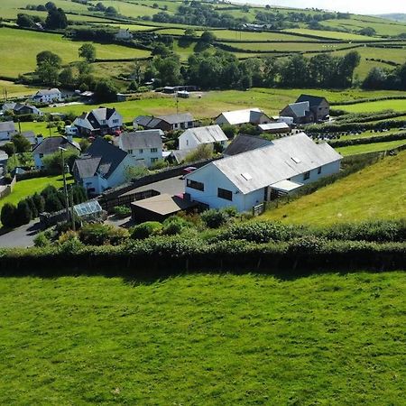 Y Grange Bed and Breakfast Llanfihangel-y-Creuddyn Buitenkant foto