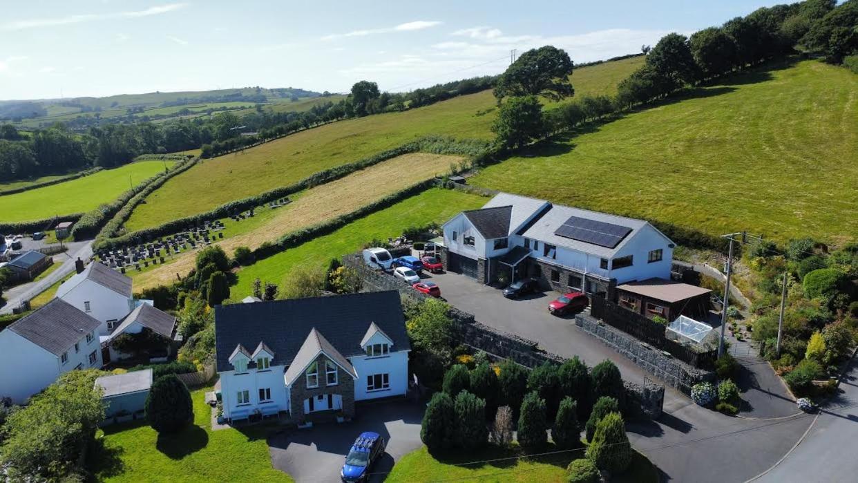 Y Grange Bed and Breakfast Llanfihangel-y-Creuddyn Buitenkant foto