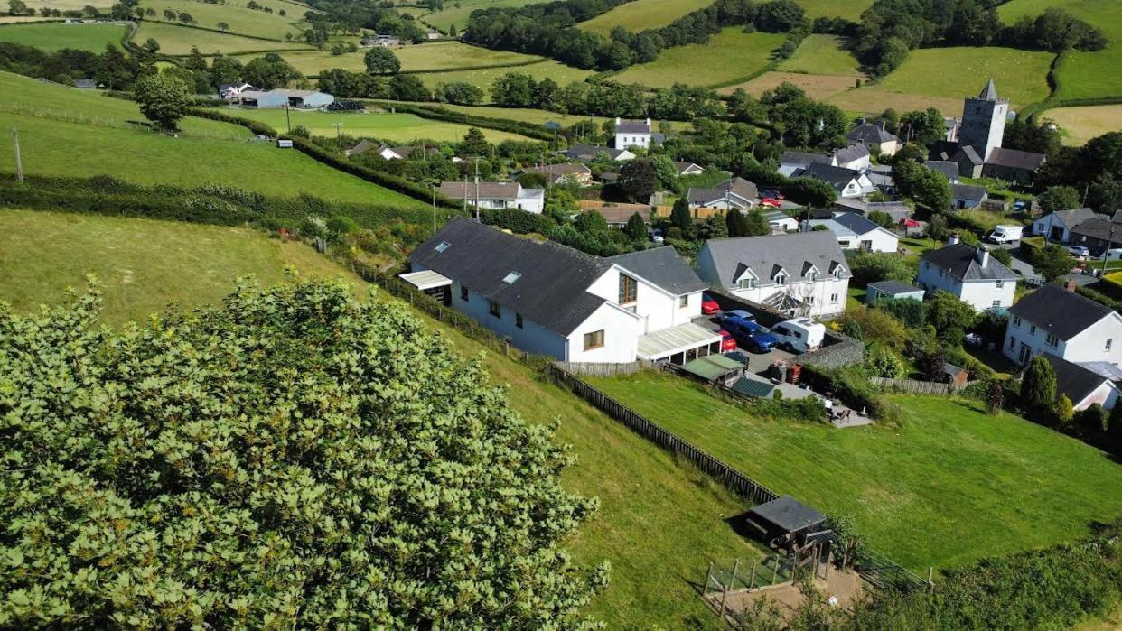 Y Grange Bed and Breakfast Llanfihangel-y-Creuddyn Buitenkant foto