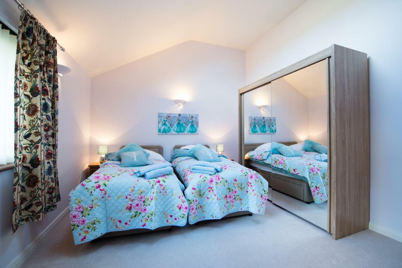 Y Grange Bed and Breakfast Llanfihangel-y-Creuddyn Buitenkant foto