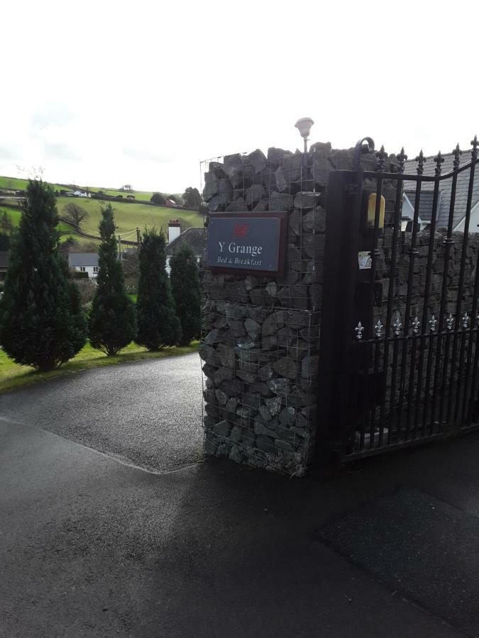 Y Grange Bed and Breakfast Llanfihangel-y-Creuddyn Buitenkant foto