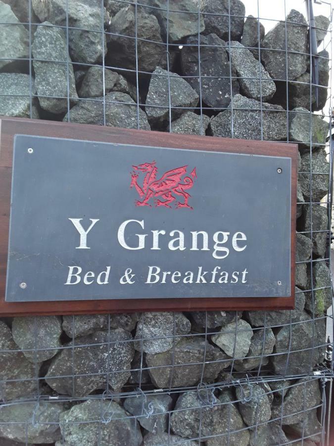 Y Grange Bed and Breakfast Llanfihangel-y-Creuddyn Buitenkant foto