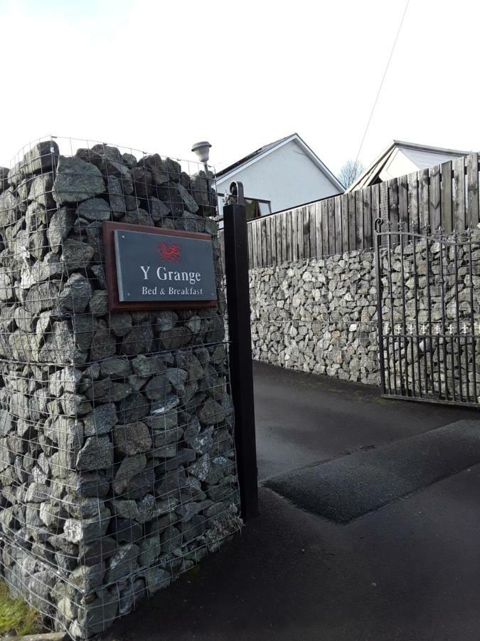 Y Grange Bed and Breakfast Llanfihangel-y-Creuddyn Buitenkant foto